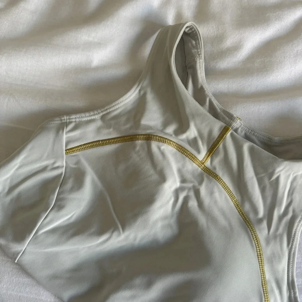 143 🆕🤍 Lululemon Tough Train High Neck Bra C/D Cups Light Sage Auric Gold